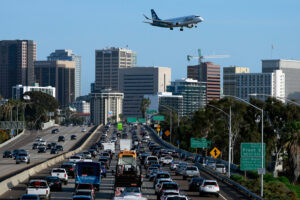 A Brazilian made Embraer aircraft, part of the Alaska Airlines fleet, approaches San Diego International Airport in California. © Kevin Carter/Getty