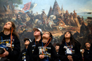 A group of students tour the U.S. Capitol rotunda in Washington, D.C. © Kent Nishimura/LATimes/Getty