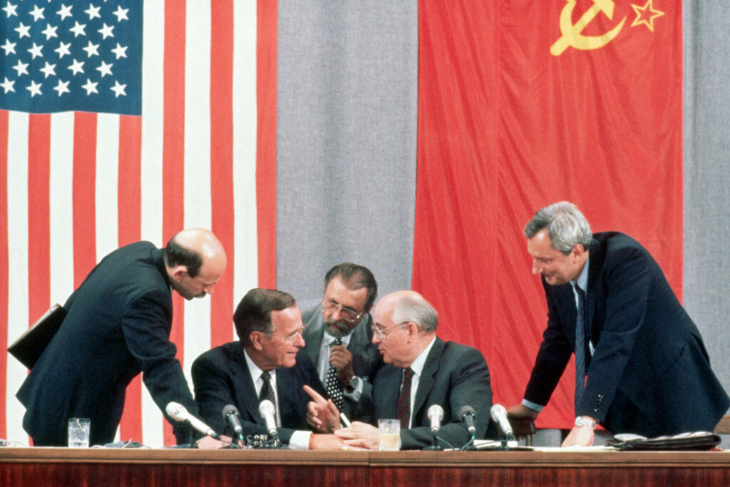 U.S. President George Bush and Soviet leader Mikhail Gorbachev laugh together at a joke during the 1991 Moscow Summit. © Peter Turnley/Corbis/Getty