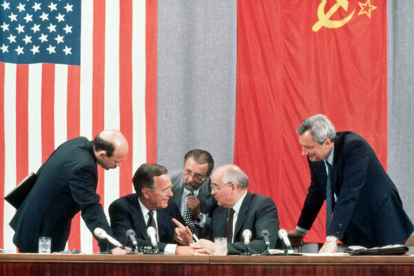 U.S. President George Bush and Soviet leader Mikhail Gorbachev laugh together at a joke during the 1991 Moscow Summit. © Peter Turnley/Corbis/Getty