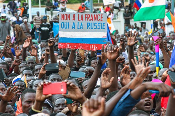 People attend a rally against the threat of military intervention by the Economic Community of West African States (ECOWAS) after a successful coup against Niger's democratically elected president in Niamey, Niger on August 20, 2023. © Souley Abdoulaye/Afrikimages/Newscom