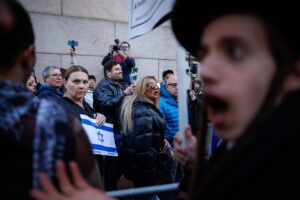 Supporters of Israel argue with pro-Palestinian Orthodox Jewish people as they demonstrate outside Columbia University while pro-Palestinian protests continue within the campus in New York on April 25, 2024. © Kena Betancur/AFP/Getty