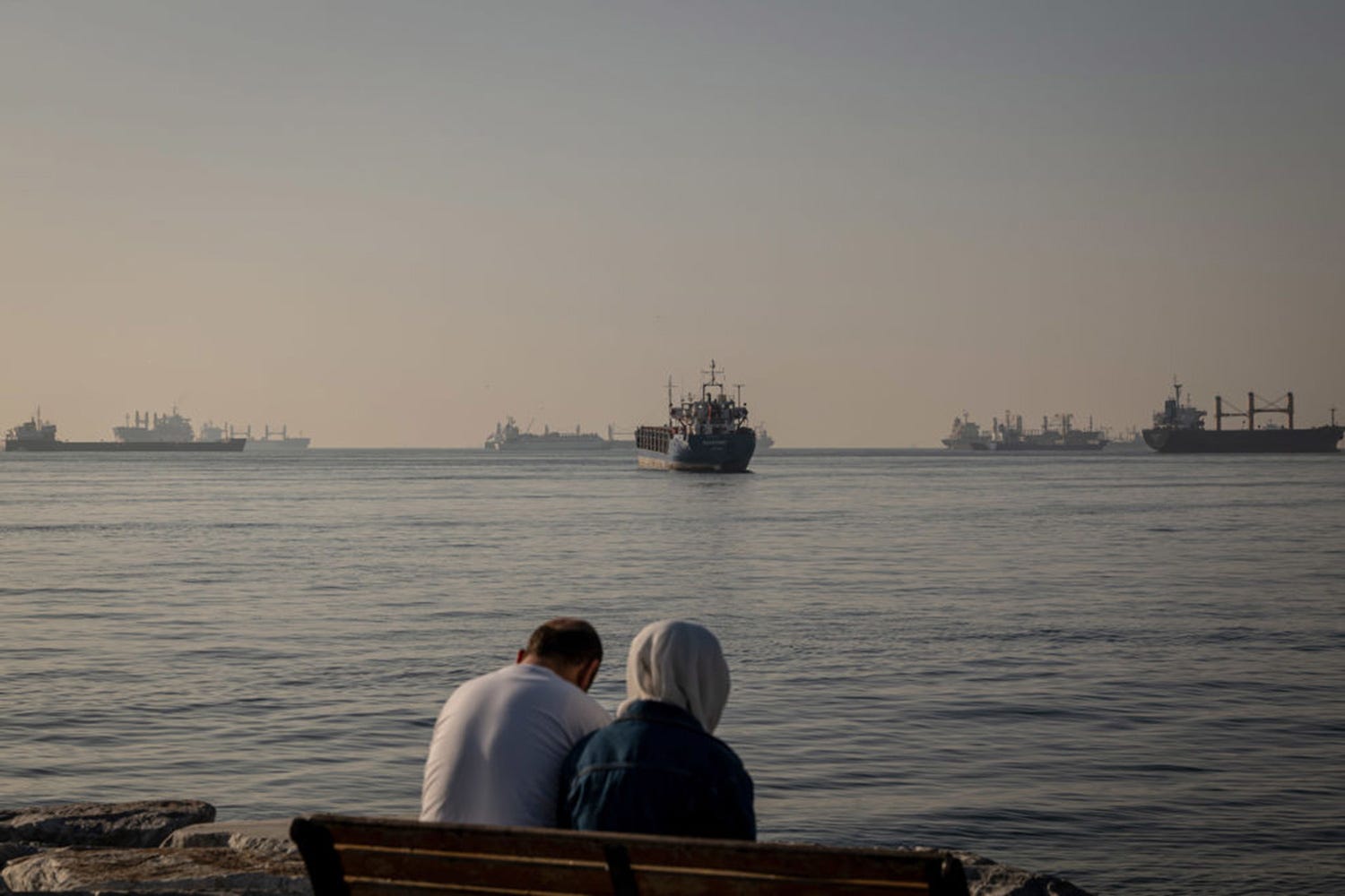 Cargo ships are seen at the entrance to the Bosporus Strait in Istanbul, Turkey, on Nov. 2, 2022. © Nicole Tung/Bloomberg /Getty