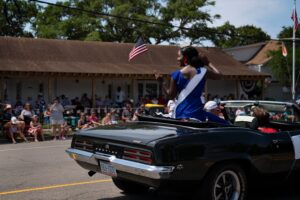 People participate in the annual Independence Day Parade on July 4, 2024 in Southport, North Carolina. © Allison Joyce/Getty