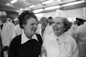 Margaret Thatcher visits a Cadbury chocolate factory while campaigning for the 1979 parliamentary election.© Owen Franken/Corbis/Getty